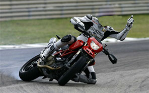шаблон для фотошоп мотоциклист на вираже в формате PSD, шаблон спидвей, шаблон на мотоцикле