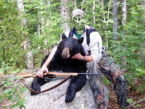 скачать бесплатно шаблон для фотошопа охотник в обнимку с медведем
