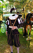 шаблон для фотошопа паж на фоне кареты с лошадьми, мужской шаблон пажа